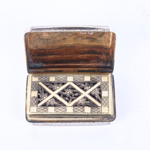 62 - A George III silver vinaigrette, Thomas Phipps & Edward Robinson, London 1790, rectangular cushion f... 