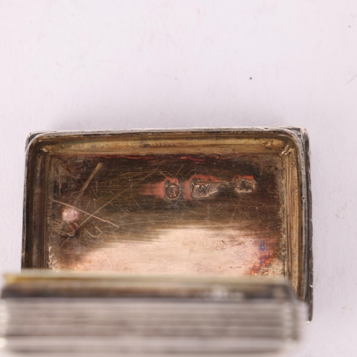 64 - A George IV silver vinaigrette, William Smith, Birmingham 1830, rectangular form with engine turned ... 