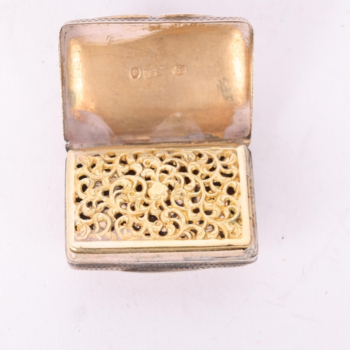 70 - A William IV silver vinaigrette, maker TS, Birmingham 1835, rectangular cushion form with bright-cut... 