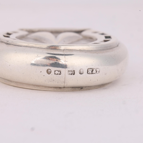 85 - A late Victorian novelty silver 'Horseshoe' Vesta case, Hilliard & Thomason, Birmingham 1893, both s... 