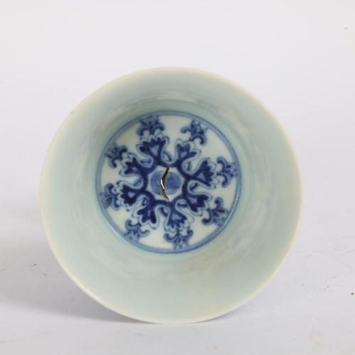 90 - A Chinese blue and white porcelain stemmed cup, with Jiaqing mark, height 9cm