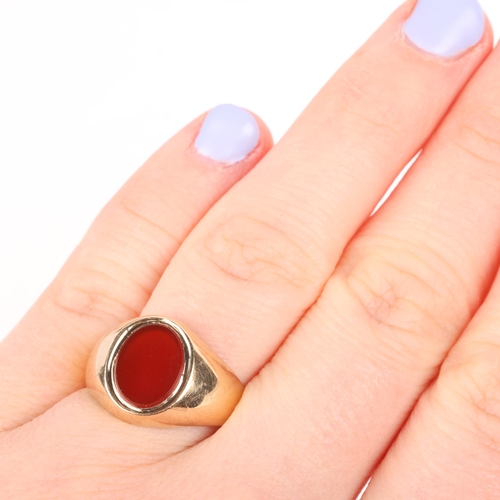 1237 - A 9ct gold carnelian signet ring, maker LA, Birmingham 1977, setting height 13.1mm, size O, 3.7g