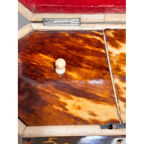 252 - An early 19th century tortoiseshell and silver inlaid tea caddy, with silver crest inset to the lid,... 