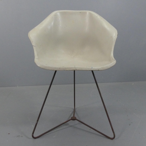 2055 - A mid-century Scandinavian fibreglass shell chair on tri-form iron wire base, understood to be a pro... 