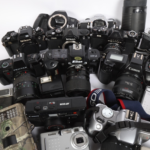 267 - A large collection of various cameras and lenses, including Nikon, Canon, Pentax, etc (boxful)