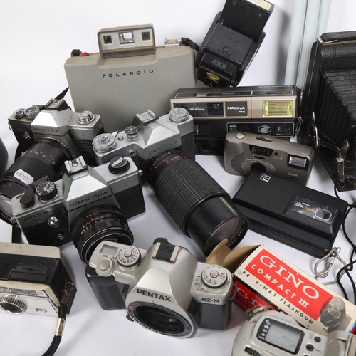 268 - A large mixed collection of various cameras and lenses, including a Zenit-E with a 710624 200mm lens... 