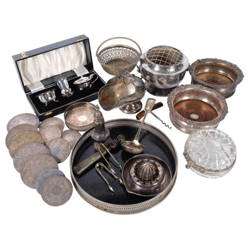 542 - Various silver plate, including 2-handled rose bowl, set of drinks coasters, cruet set, wine bottle ... 