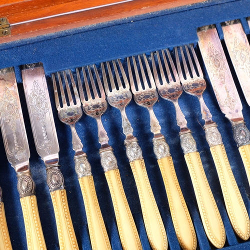 544 - A set of 4 Cavalier silver plated goblets, and a set of fish eating cutlery for 6 people