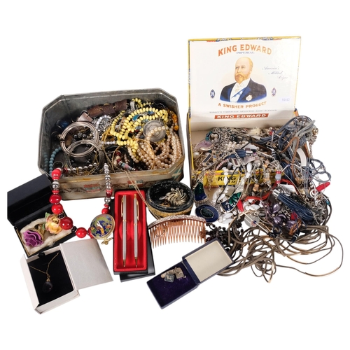 561 - A quantity of costume jewellery, including pearl necklaces, bead bracelets, pens, etc