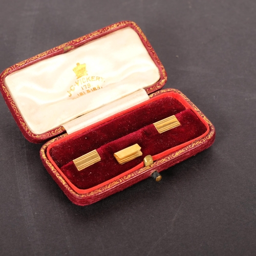 572 - A set of 3 Art Deco gold gentleman's dress clips, each 11mm, unmarked, 0.4g, in original leather cas... 