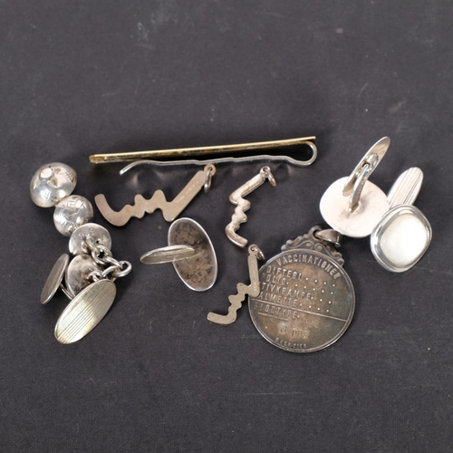 581 - Various silver jewellery, including 3 pairs of cufflinks, tie clip, etc