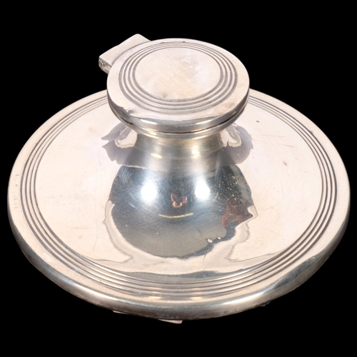 587 - An Art Deco silver Capstan inkwell, indistinct hallmarks, base diameter 10cm (lacking glass insert)