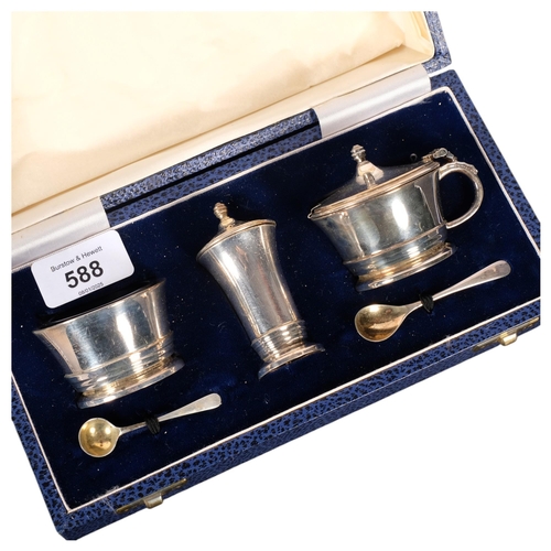 588 - An Elizabeth II silver 3-piece cruet set, Deakin & Francis, Birmingham 1974, 4.2oz weighable, in fit... 