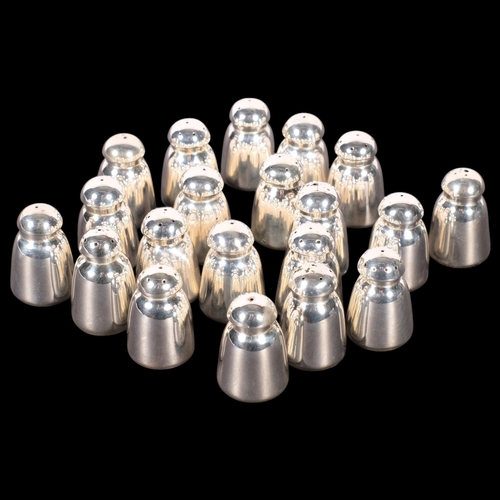 595 - A quantity of miniature sterling silver pepperettes, 3.5cm, 6.5oz total