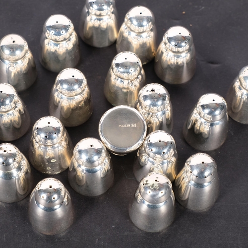 595 - A quantity of miniature sterling silver pepperettes, 3.5cm, 6.5oz total