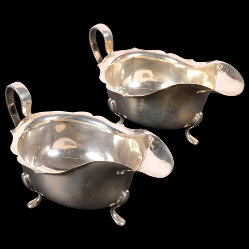 645 - A pair of George V silver sauce boats, hallmarks for Birmingham 1927, 10oz