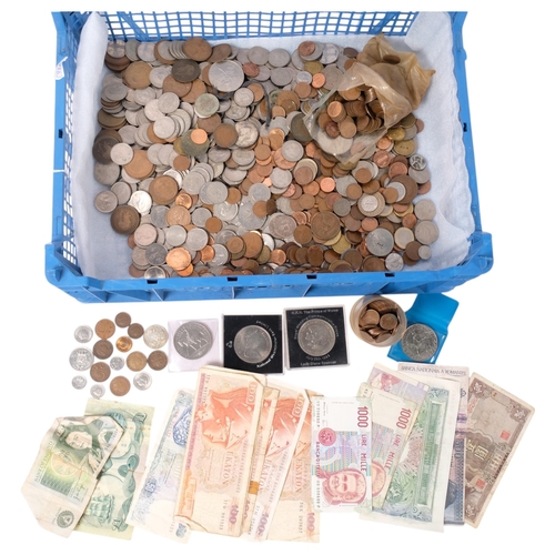 660 - A tray of British pre-decimal coins, foreign coins, and various banknotes