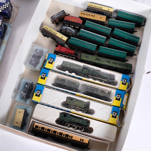 763 - A O gauge Southern Train engine, a quantity of of N gauge train accessories, transformers, and track... 