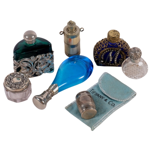 957 - A group of miniature scent bottles and rouge pot, including 2 silver-topped examples, and barrel-sha... 