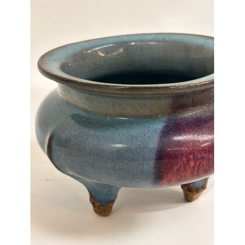 902 - A Chinese stoneware glazed pot on 3 feet, 15cm across