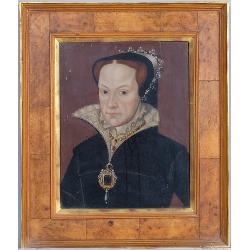 301 - Portrait of Queen Mary I, 17th/18th century oil on oak panel, the subject wearing a jewelled pearl-m... 