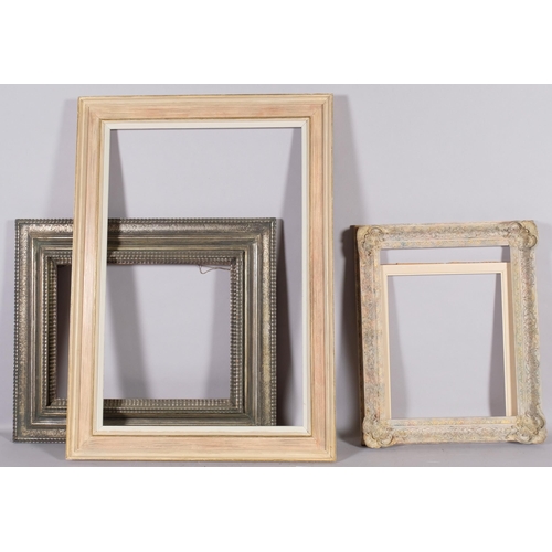 560 - A group of 5 various frames