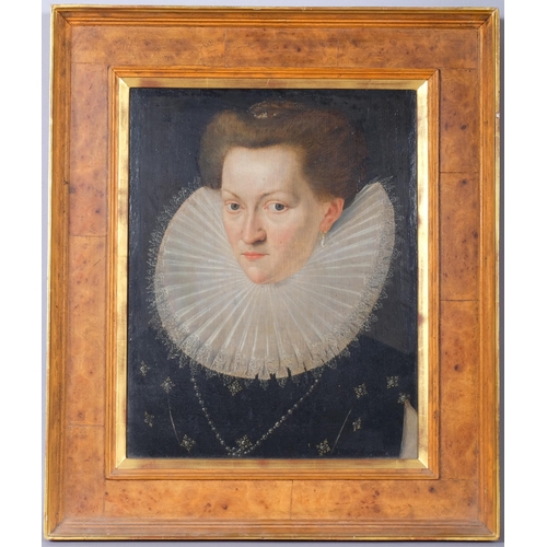 Portrait of a lady thought to be Queen Elizabeth I, 17th/18th century English School, oil on oak panel, the subject wearing a lace-trimmed ruff, pearl earring with pearl necklace and jewelled bodice, unsigned, 37.5cm x 29.5cm, framed