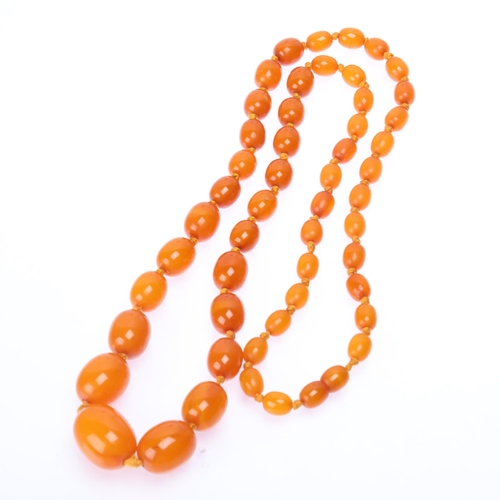 1171 - A Vintage single-strand graduated butterscotch amber bead necklace, beads ranging from: 22.4mm - 9.3... 