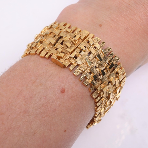 1207 - A Vintage brutalist 9ct gold abstract bracelet, maker DS&S, London 1975, textured and polished geome... 