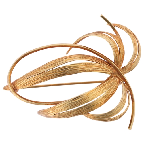 1208 - A 9ct gold modernist feather brooch, maker DS, import London 1975, 39.9mm, 3.4g