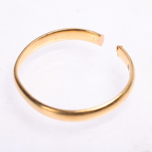 1386 - A 22ct gold wedding band ring, London 1928, band width 2.7mm, size approx P, 2.4g