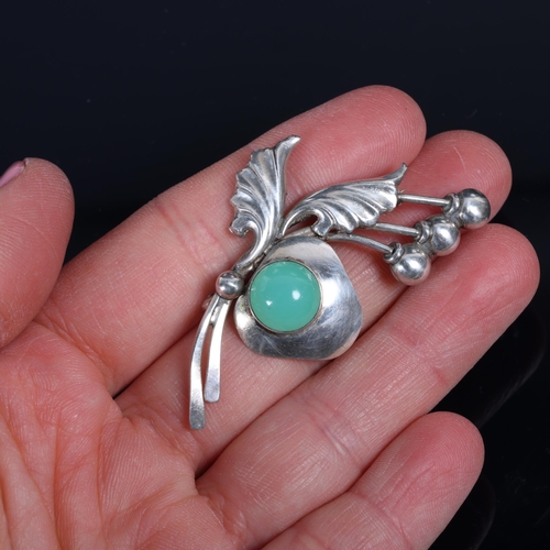 1459 - An Art Nouveau Danish silver chrysoprase floral brooch, 54mm, 6.4g