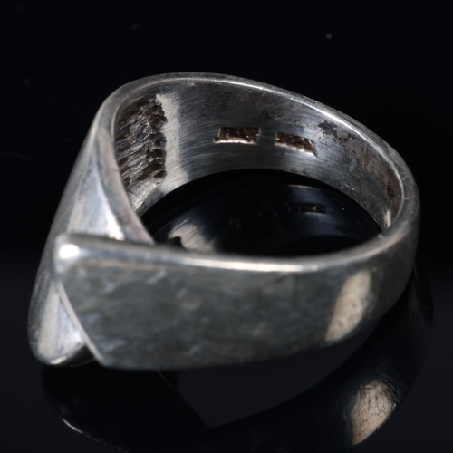 1466 - HANS HANSEN - a Danish modernist sterling silver fold ring, setting height 12.7mm, size O, 8.1g