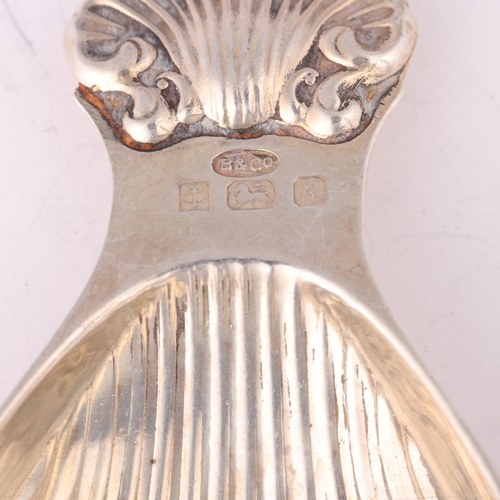 1557 - An Elizabeth II silver 'Shell' tea caddy spoon, W I Broadway & Co, Birmingham 1991, 8cm, 20.7g