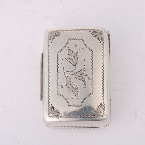 1572 - A William IV silver vinaigrette, Francis Clarke, Birmingham 1835, rectangular form with bright-cut e... 