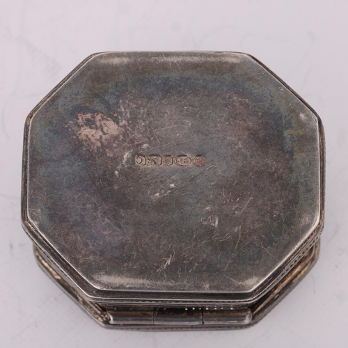 1576 - An Elizabeth II silver and mother-of-pearl pillbox, by Carr's, Sheffield 2002, octagonal form with m... 