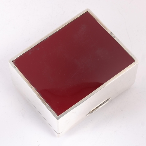 1591 - An Art Deco George V silver cigarette box, Walker & Hall, Sheffield 1935, rectangular form with engi... 