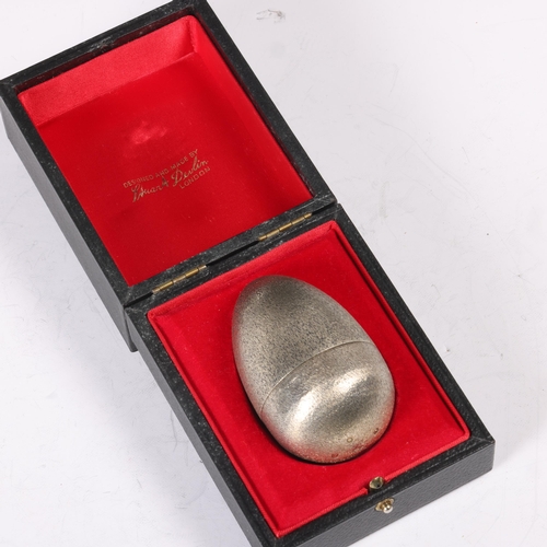 1620 - STUART DEVLIN - an Elizabeth II silver and parcel-gilt Silver Jubilee novelty surprise egg, London 1... 