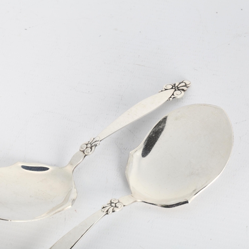 1680 - A pair of Art Nouveau German silver serving slices, Wilkens M.H. & Sohne, 16.5cm, 2.8oz total