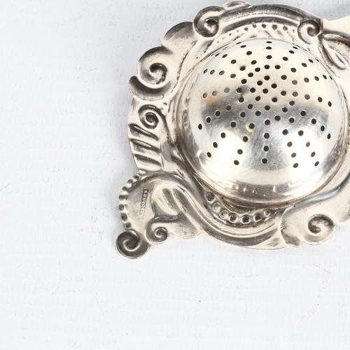 1721 - An Art Nouveau Danish silver tea strainer, hallmarks 1917, 13cm, 1.1oz