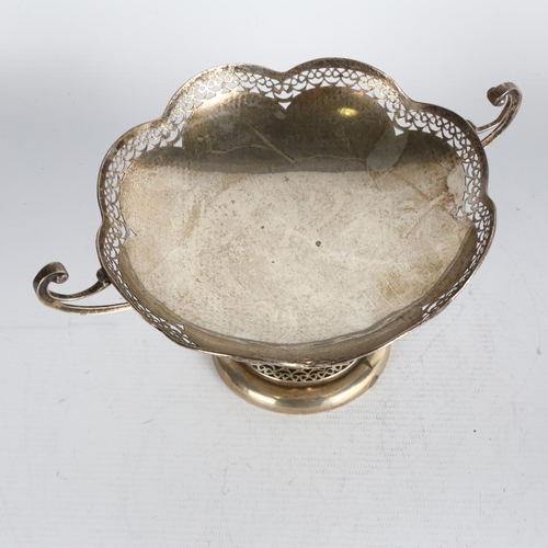 1768 - A George V silver 2-handled table centre sweetmeat dish, indistinct maker, Birmingham 1914, circular... 