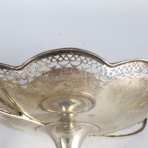 1768 - A George V silver 2-handled table centre sweetmeat dish, indistinct maker, Birmingham 1914, circular... 