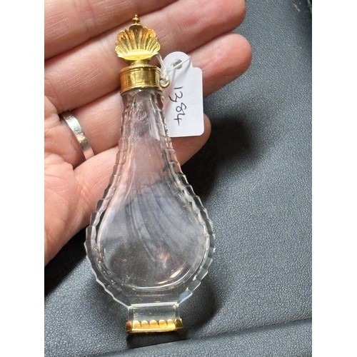 1384 - An 18th century French Louis XV gold-mounted crystal glass pear-shaped slimline scent bottle, circa ... 