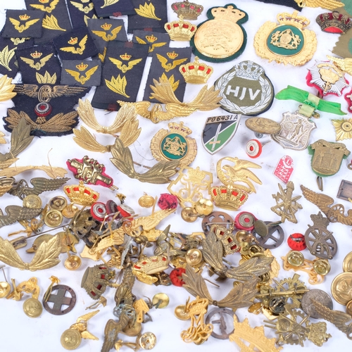 185 - A large quantity of military insignia, buttons, adornments, cloth badges, etc