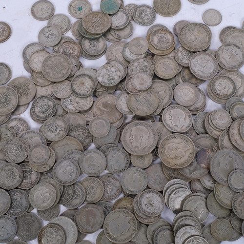 195 - A large quantity of pre-1947 silver coins, including crowns, shillings, sixpences, etc, 64oz