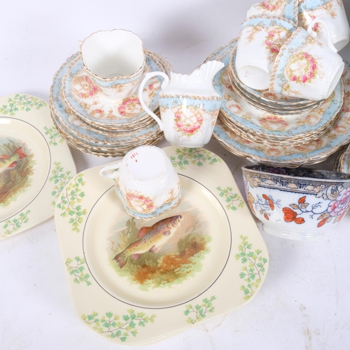 201 - A part Victorian tea set for 7 people, floral decoration, a set of 6 Woods Ivory Ware dinner plates ... 