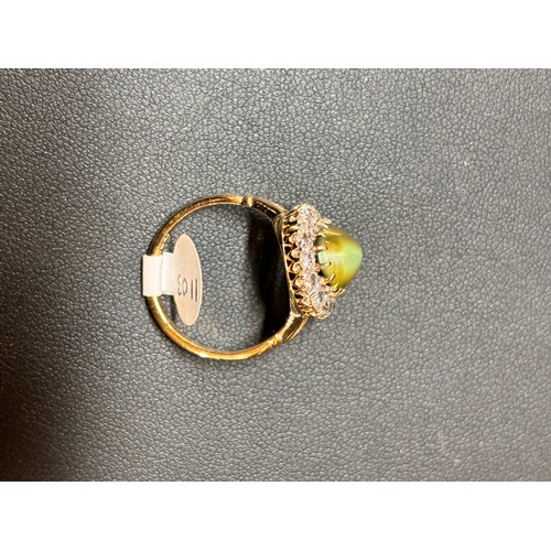 1103 - An Antique 18ct gold cat's eye chrysoberyl and diamond cluster ring, late 19th century, set with a 4... 