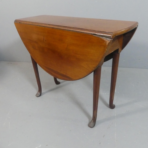 2511 - A George II mahogany oval gate-leg drop-leaf table. Width 92cm, height 72cm, depth 30cm (opening to ... 