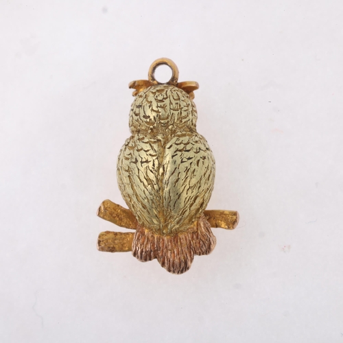 1153 - An Antique Victorian 18ct two-colour gold green garnet miniature owl pendant, circa 1890, realistica... 