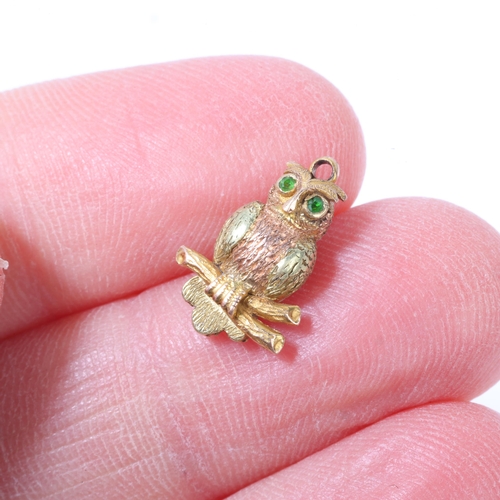 1153 - An Antique Victorian 18ct two-colour gold green garnet miniature owl pendant, circa 1890, realistica... 